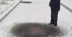 【市城市燃熱集團(tuán)富泰熱力】以雪為“標(biāo)”鎖定漏點(diǎn)   冒雪行動(dòng)消除隱患